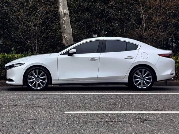 2023 Mazda 3 Axela IV (BP), белый, 1370000 рублей - вид 3