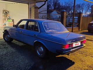 1982 Mercedes-Benz W123 200, синий, 650000 рублей, вид 3