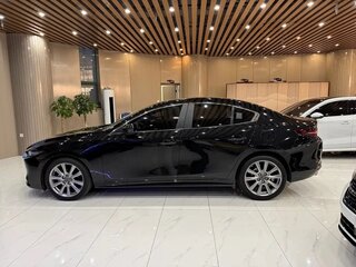 2023 Mazda 3 Axela IV (BP), чёрный, 1419000 рублей, вид 3
