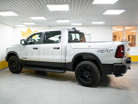 2026 Ram 1500 Crew Cab V Рестайлинг, серебристый, 10199000 рублей - вид 3