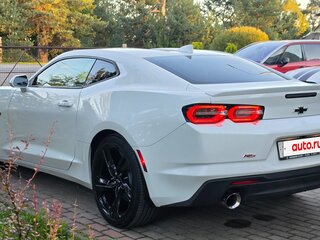 2022 Chevrolet Camaro VI Рестайлинг, белый, 4250000 рублей, вид 5