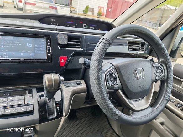 2017 Honda Stepwgn V, белый, 1699999 рублей - вид 6