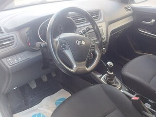 2015 Kia Rio III Рестайлинг, серебристый, 895000 рублей, вид 5