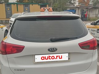 2017 Kia Ceed II Рестайлинг, белый, 700000 рублей, вид 3