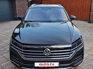 2018 Volkswagen Touareg III, коричневый, 5080000 рублей, вид 5