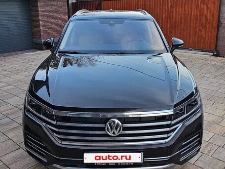 2018 Volkswagen Touareg III, коричневый, 5080000 рублей, вид 5