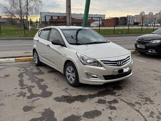 2015 Hyundai Solaris I Рестайлинг, бежевый, 880000 рублей, вид 3