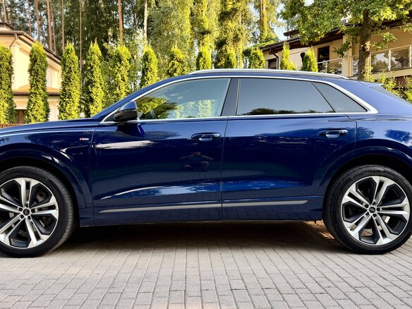 2019 Audi Q8 55 TFSI I (4M), синий, 5400000 рублей - вид 4