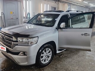 2016 Toyota Land Cruiser 200 Series Рестайлинг 2, серебристый, 6350000 рублей, вид 5