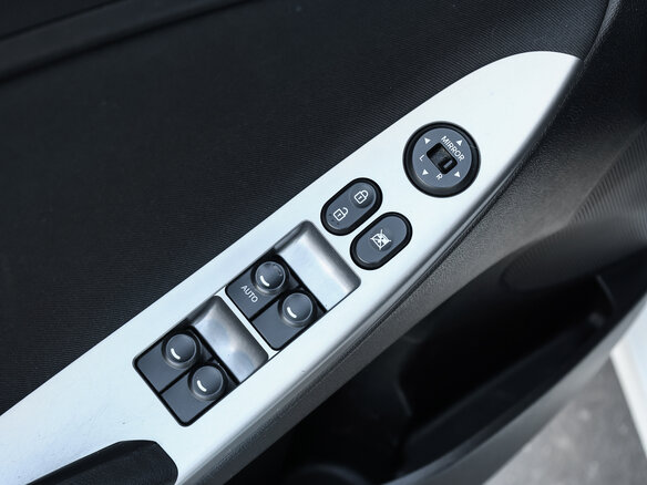 2015 Hyundai Solaris I Рестайлинг, белый - вид 18