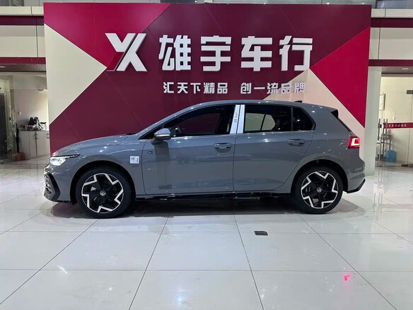 2025 Volkswagen Golf VIII Рестайлинг, серый, 2166000 рублей - вид 2