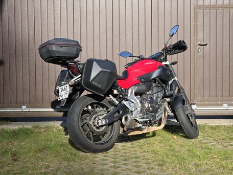 2015 Yamaha MT-07 (FZ-07), красный, 699000 рублей, вид 3