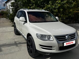 2010 Volkswagen Touareg I Рестайлинг, белый, 2100000 рублей, вид 4