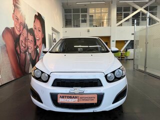 2014 Chevrolet Aveo II, белый, 469000 рублей, вид 2