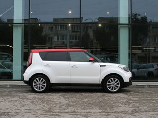 2017 Kia Soul II Рестайлинг, белый, 1325000 рублей, вид 4