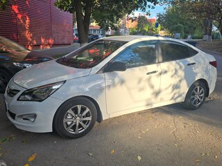 2015 Hyundai Solaris I Рестайлинг, белый, 777000 рублей, вид 4