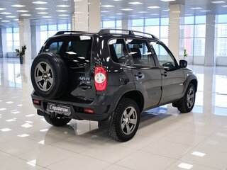 2017 Chevrolet Niva I Рестайлинг, коричневый, 846000 рублей, вид 2