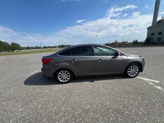 2017 Ford Focus III Рестайлинг, серый, 820000 рублей, вид 3