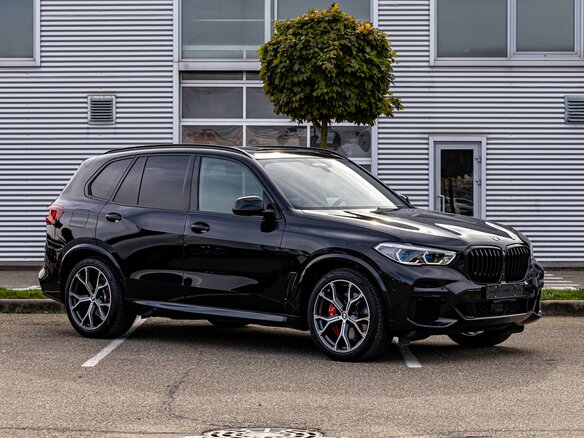 2022 BMW X5 40i IV (G05/G18), чёрный, 8295000 рублей - вид 2