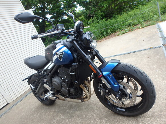 2026 Triumph Trident 660, чёрный, 1050000 рублей