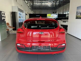 2017 Kia Ceed II Рестайлинг, красный, 1150000 рублей, вид 5