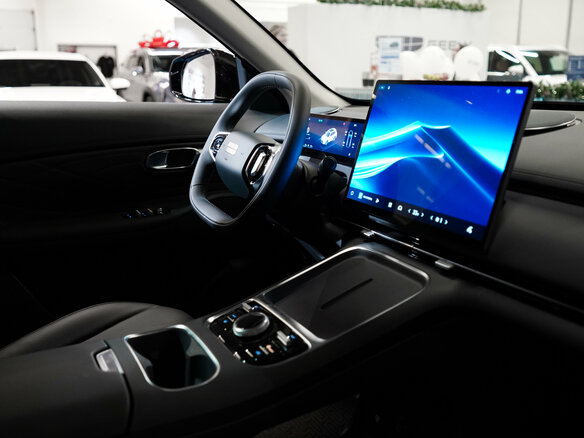 2026 Geely EX5 Гибрид EM-i, чёрный, 3669990 рублей - вид 13