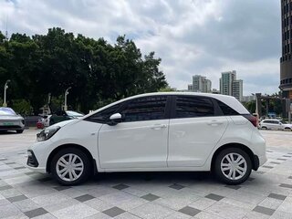 2022 Honda Fit IV Рестайлинг, белый, 1150000 рублей, вид 4
