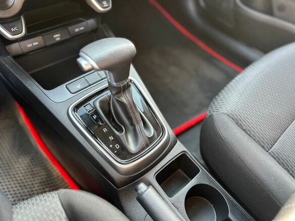 2020 Kia Rio IV Рестайлинг, белый - вид 7