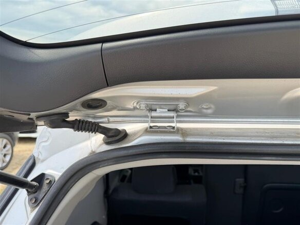 2011 Toyota Wish II, серебристый - вид 14