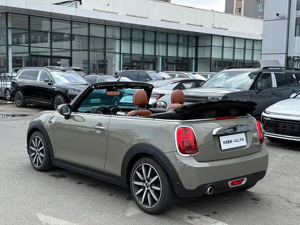 2019 Mini Cabrio Cooper III Рестайлинг, коричневый - вид 1