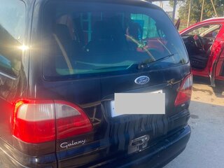 2001 Ford Galaxy I Рестайлинг, чёрный, 400000 рублей, вид 3
