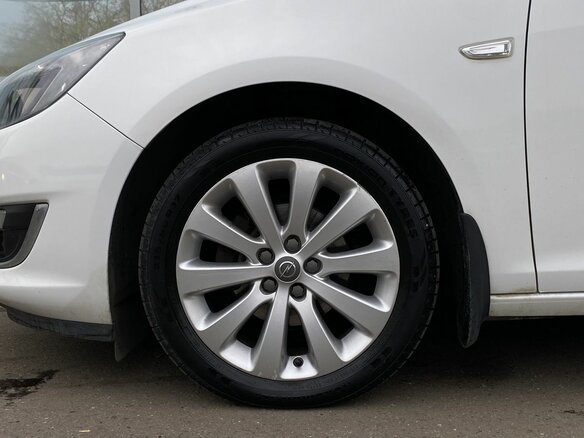 2013 Opel Astra J Рестайлинг, белый, 899000 рублей - вид 8