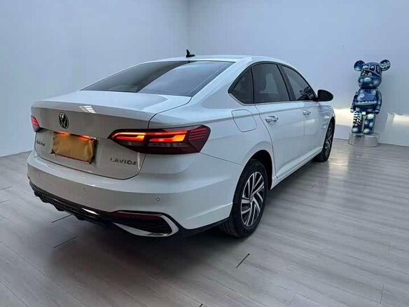 2023 Volkswagen Lavida III Рестайлинг, белый, 1856666 рублей - вид 3