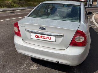 2009 Ford Focus II Рестайлинг, серебристый, 240000 рублей, вид 3