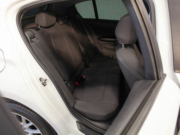 2012 BMW 1 серии 118i II (F20/F21), белый, 1295000 рублей - вид 30
