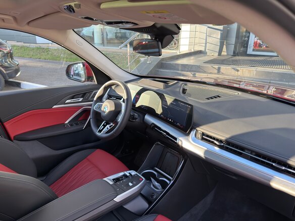 2025 BMW X1 Long 25Li xDrive III (U11/U12), красный, 5550000 рублей - вид 6