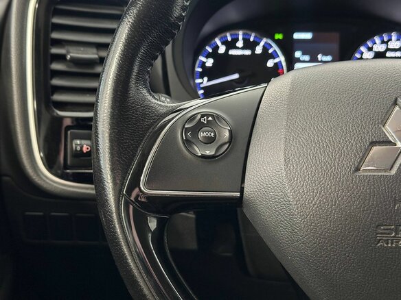 2018 Mitsubishi Outlander III Рестайлинг 2, белый, 1897000 рублей - вид 11