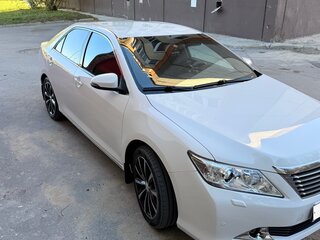 2012 Toyota Camry VII (XV50), белый, 1650000 рублей, вид 3