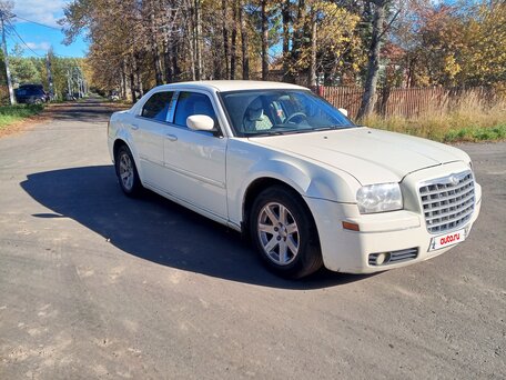 2007 Chrysler 300C I, белый, вид 2