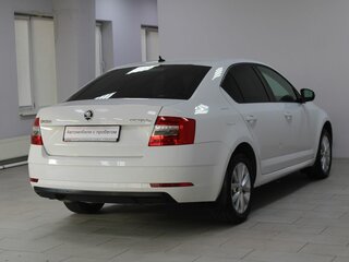 2017 Skoda Octavia III (A7) Рестайлинг, белый, 1709900 рублей, вид 4