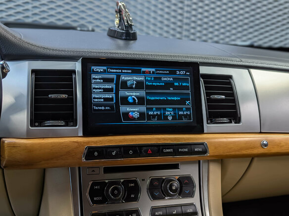 2014 Jaguar XF I Рестайлинг, белый, 1350000 рублей - вид 28