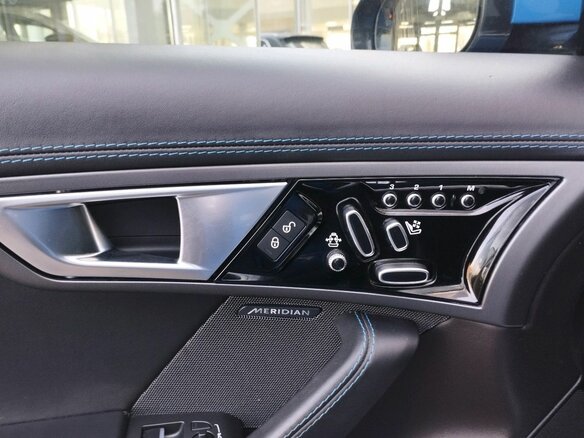 2016 Jaguar F-Type S I, синий, 4300000 рублей - вид 13