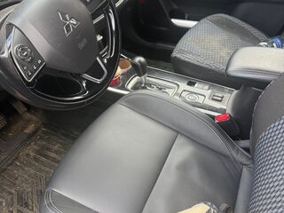 2020 Mitsubishi Outlander III Рестайлинг 3, чёрный, 1720000 рублей, вид 3