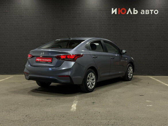 2017 Hyundai Solaris II, серый, 1070000 рублей - вид 4