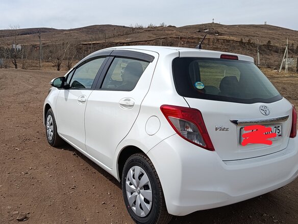 2014 Toyota Vitz III (XP130) Рестайлинг, белый, 999999 рублей - вид 6