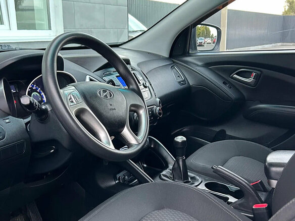 2011 Hyundai ix35 I, серебристый, 1275000 рублей - вид 9