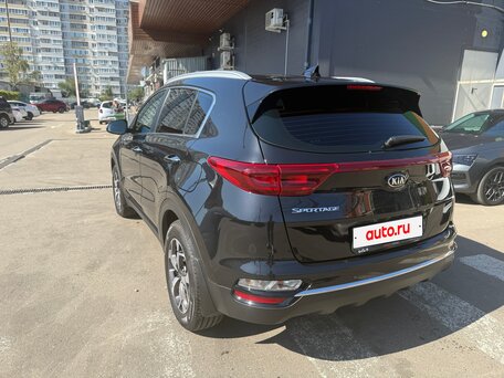 2021 Kia Sportage IV Рестайлинг, чёрный, 2750000 рублей, вид 4