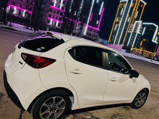 2016 Mazda Demio IV (DJ), белый, 990000 рублей, вид 2