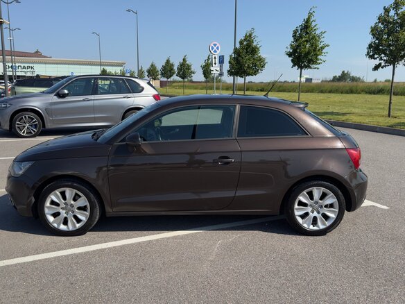 2011 Audi A1 I (8X), коричневый, 850000 рублей - вид 6