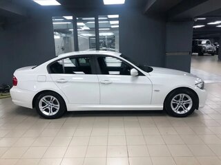 2009 BMW 3 серии 320i V (E90/E91/E92/E93) Рестайлинг, белый, 1000000 рублей, вид 3